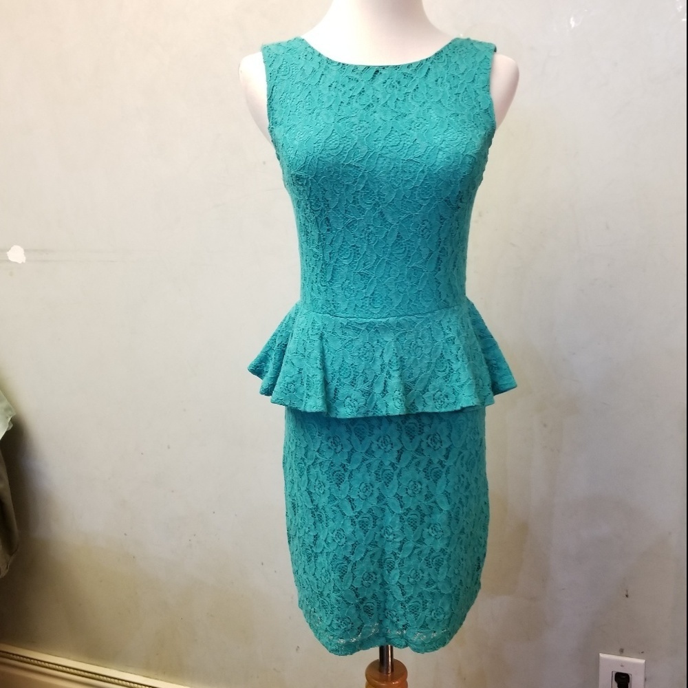 Bisou Bisou lace Peplum dress women's size 4 (L16)
